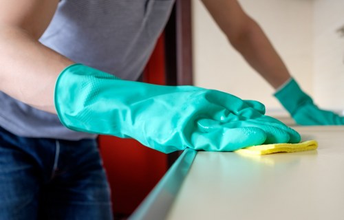 Freshening a mattress with low-moisture cleaning in W14